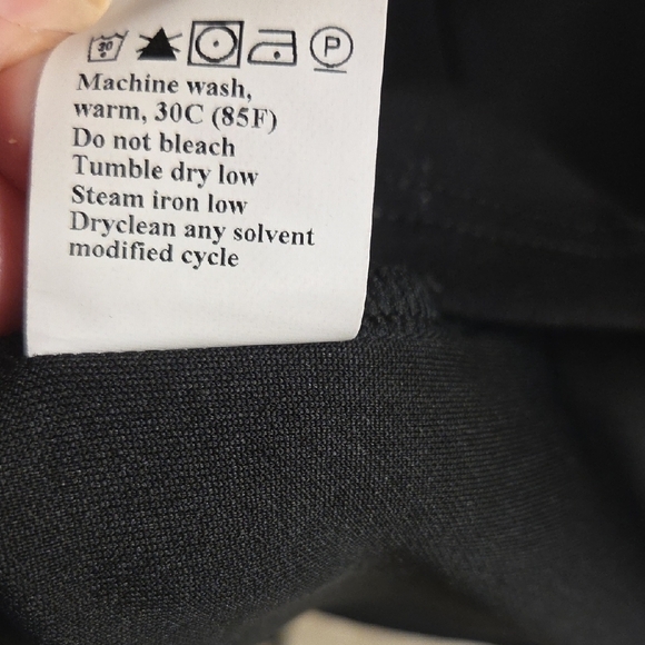 Elegant Black Sleeveless Mini Dress - Picture 15 of 16